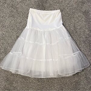 Elegant White Tulle Underskirt